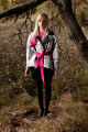 "KABÁT BURBERRY IN PINK STYLE" P 73 - zajímavě tvarovaný plášť s originálním tiskem Burberry, v kombinaci s ostrou růžovou a zlatými knoflíky, vel. M - L
