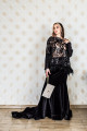 Komplet "MAXI STYLE" - top "MAXI BLACK" P415 + sukně "BLACK SAMET" P420 - top z vyšívaného tylu zdobený peřím, vel.UNI size, sukně z elastického sametu , střih "godetový/ryba", vel.S - XL