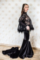 Komplet "MAXI STYLE" - top "MAXI BLACK" P415 + sukně "BLACK SAMET" P420 - top z vyšívaného tylu zdobený peřím, vel.UNI size, sukně z elastického sametu , střih "godetový/ryba", vel.S - XL