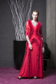 Dlouhé společenské šaty "RED FUR" P126 - příjemné splývavé šaty s aplikací z ECO kožešiny a krajkou na rukávech, vel. XS - XL