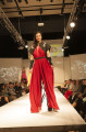 Dlouhý overal "MAXI OVERAL RED" P228 - oversize overal bez zad z hedvábného šifónu s neoprénovým páskem, vel. S - XL